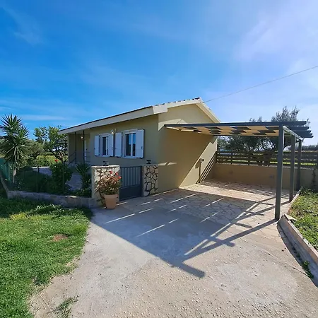 Solomos Family House 凯法利尼亚